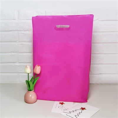 Червена чанта за опаковане на подаръци